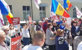 Acțiune de protest împotriva majorării prețurilor în fața sediului Consiliului Concurenței