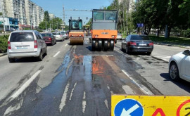 В столице продолжается ямочный ремонт дорог