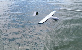 O dronă militară de mari dimensiuni găsită plutind în Marea Neagră