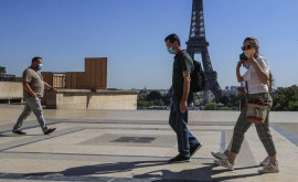 Франция отменит комендантский час и обязательное ношение масок на улице