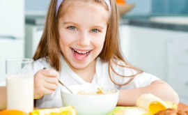 Importanța micului dejun pentru performanţele şcolare ale copiilor