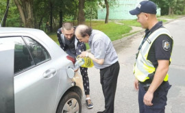 Nicolae Botgros a rămas fără benzină în timp ce conducea Polițiștii iau sărit în ajutor