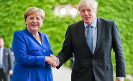 Меркель посетит Британию и встретится с Джонсоном