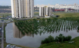 Наводнение в Минске люди спасались на лодках