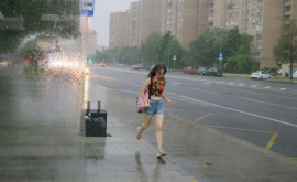 O ploaie puternică a acoperit Moscova