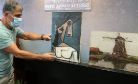 Найденная картина Пикассо упала на пол во время презентации в полиции