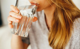 Un pahar cu apă face creierul să funcționeze cu 14 mai eficient