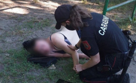 O femeie găsită inconștientă de carabinierii din municipiul Bălți