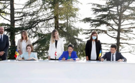 Sandu a semnat actele la Batumi sub drapelul inversat al Moldovei VIDEO