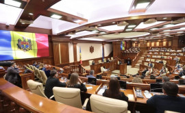 На заседании нового парламента отсутствовали десять депутатов