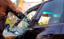 16 șoferi din Capitală sau trezit cu mașinile golite de hoți