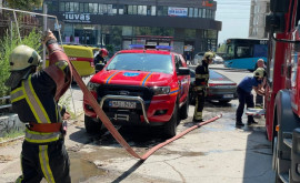 Incendiu întrun local din apropierea Circului din Chișinău Pompierii au reușit să stingă focul