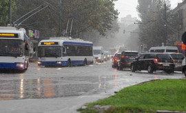 В Кишиневе изза сильного дождя нарушено движение троллейбусов
