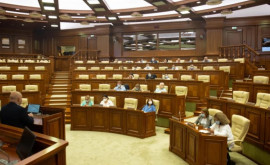 La Parlament a avut loc cea dea doua etapă a programului de inițiere a deputaților