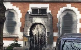 Минск требует от властей Бельгии найти виновных в поджоге входа в посольство в Брюсселе