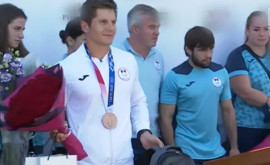 Serghei Tarnovschi moldoveanul medaliat la Jocurile Olimpice întîmpinat cu aplauze la Chișinău
