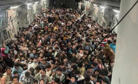 Кризис в Афганистане Шокирующий снимок сотен людей втиснувшихся в самолет