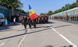 Молдавские военнослужащие готовятся к параду