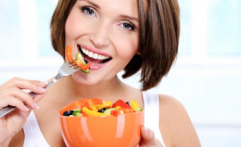 Dinţii sănătoşi consecință a alimentaţiei sănătoase