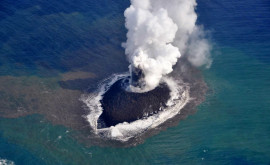 В Японии после извержения вулкана образовался новый остров
