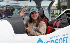 O tînără pilot de 19 ani a decolat întro călătorie în jurul lumii pentru stabilirea unui nou record