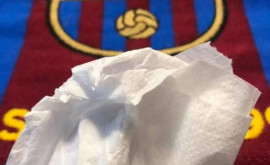 Şerveţelul cu care Messi şia sters lacrimile un milion de euro