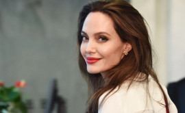 Анджелина Джоли завела Инстаграм чтобы помочь девочкам из Афганистана