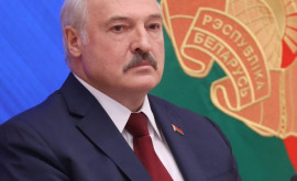 Лукашенко призвал уехавшую за границу молодежь не возвращаться