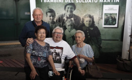 Un veteran sa întâlnit cu 3 italieni pe care ia salvat acum 77 de ani