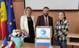 Школы Молдовы получили в подарок литературу российских издательств