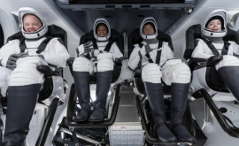 SpaceX опубликовала первые фото гражданского экипажа в космосе