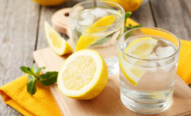 Стакан воды с лимоном по утрам поможет укрепить иммунитет