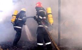 Pompierii au intervenit pe strada Ismail din Chișinău