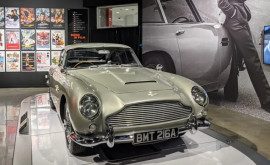 O expoziție a mașinilor conduse de Agentul 007 organizată la Los Angeles