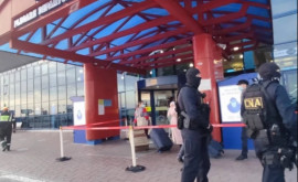 Mită pe Aeroport Mandate de arestare pentru polițiștii de frontieră învinuiți în titlu