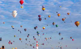 Sute de baloane multicolore cu aer cald se vor înălţa în statul New Mexico