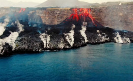 Неутихающий вулкан продолжает пугать население острова Пальма
