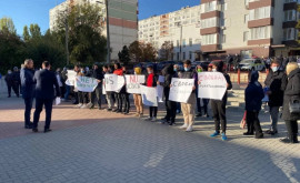 Protest la Judecătoria Chișinău în susținerea lui Stoianoglo