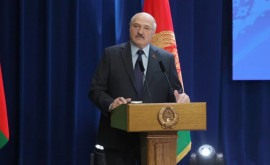 Лукашенко пообещал не вставать на колени