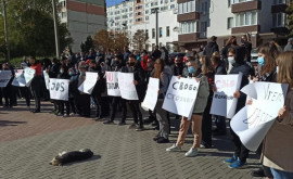 Пикет в поддержку Стояногло у здания Апелляционной палаты собрались десятки протестующих