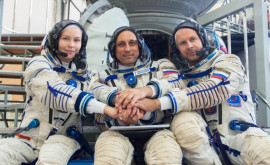 Космическая одиссея завершена Российские актеры вернулись на Землю