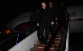 Самолет с пятью армянскими военнослужащими прибыл из Баку в Ереван 