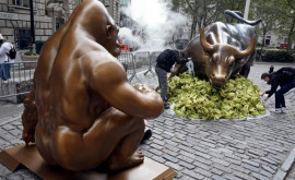 Banana acuză taurul din bronz de pe Wall Street
