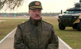 Лукашенко пообещал дать жесткий ответ на появление танков у границ