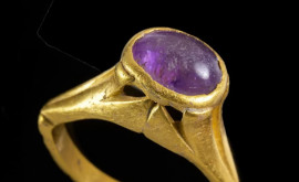 В Израиле во время раскопок обнаружили древнее золотое кольцо с драгоценным камнем