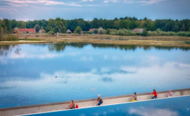 Cea mai spectaculoasă alee se află în Belgia și trece prin mijlocul unui lac