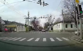 Șoferi ce trec pe roșu la intersecțiile din Chișinău