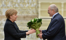 Лукашенко заявил что поляки вводят Меркель в заблуждение 