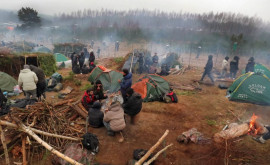Беженцы начали покидать пропускной пункт на границе с Польшей