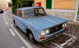 O maşină parcată în acelaşi loc de aproape 50 de ani a devenit simbolul unui oraș din Italia